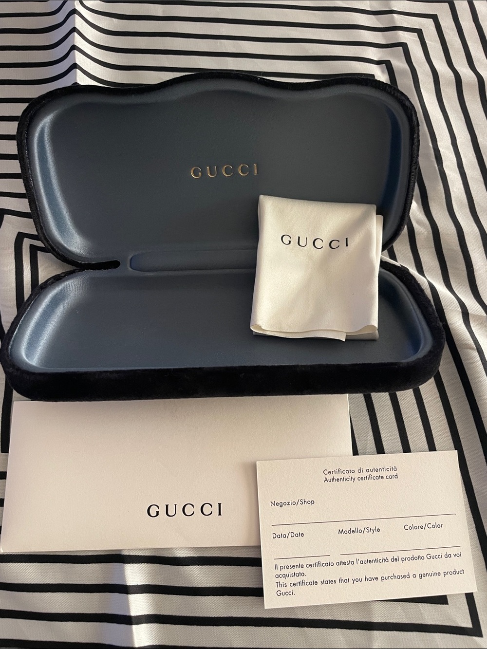 Gucci Black Velvet Sunglasses Case with White Branded Cleaning Cloth